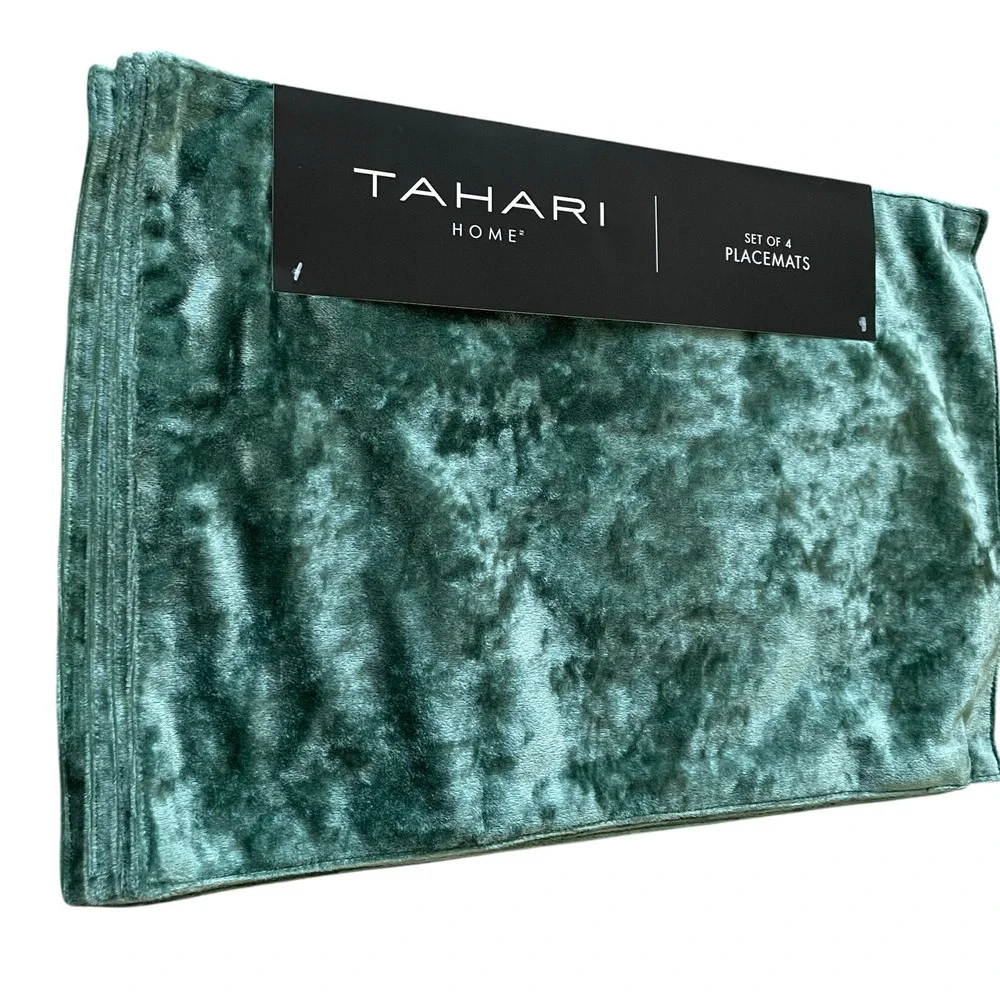 Tahari Green Velvet Velour Placemats Set of 4 Christmas Holiday 13x18 New